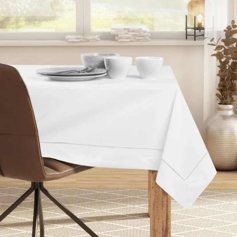Zamów teraz DecoKing - Obrus bawełniany z mankietem i lamówką Biały PURE - 140x280 cm